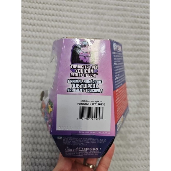 Bitzee Interactive Toy Digital Pet and Case with 15 Animals Inside New - Picture 3 of 7